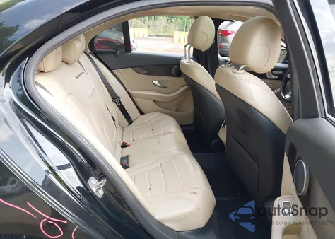 2016 Mercedes-Benz C 300 4Matic/Luxury 4Matic/Sport 4Matic z USA, uszkodzony, nr VIN 55SWF4KB6GU172347